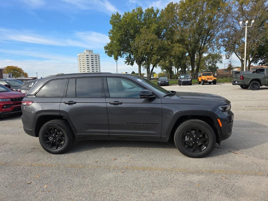 new 2025 Jeep Grand Cherokee car, priced at $44,716