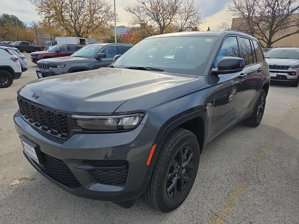 new 2025 Jeep Grand Cherokee car, priced at $44,716