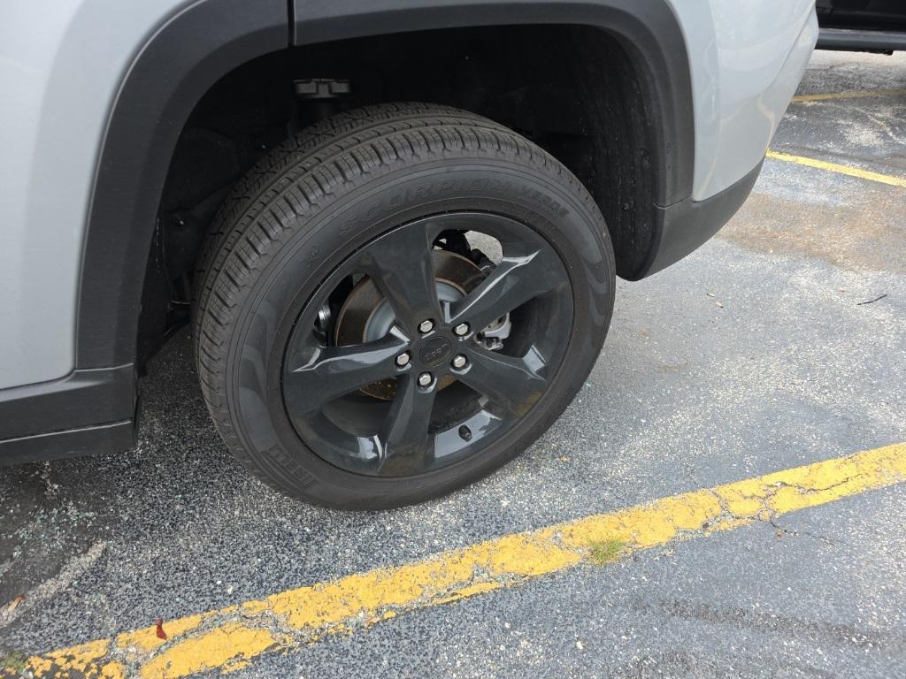 new 2025 Jeep Grand Cherokee car, priced at $45,216