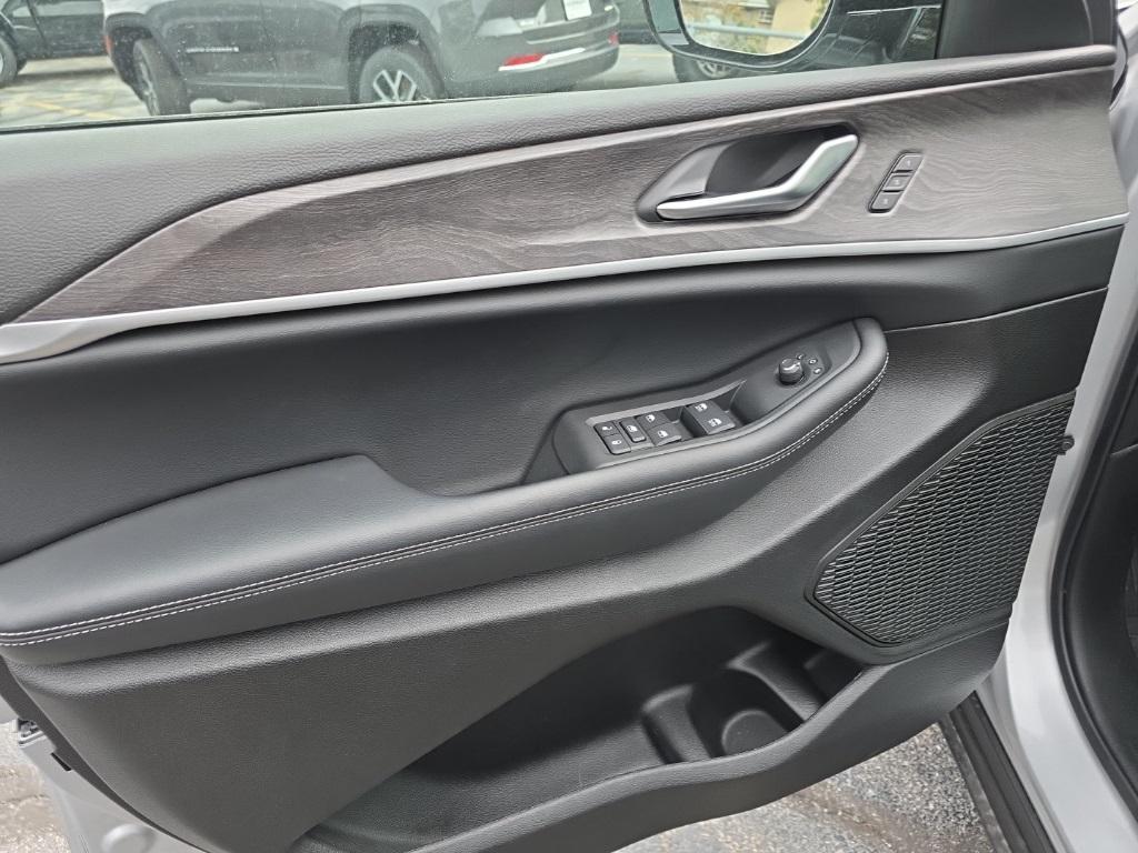 new 2025 Jeep Grand Cherokee car, priced at $45,216