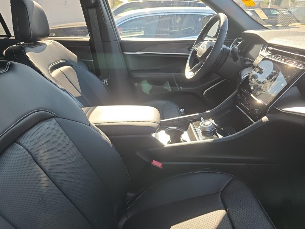 new 2025 Jeep Grand Cherokee car, priced at $53,851