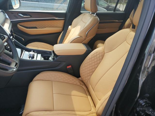 new 2025 Jeep Grand Cherokee car, priced at $53,683