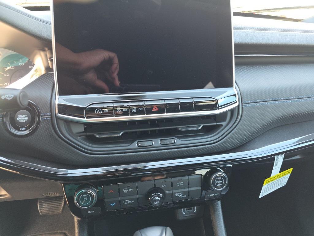 new 2026 Jeep Compass car, priced at $32,257