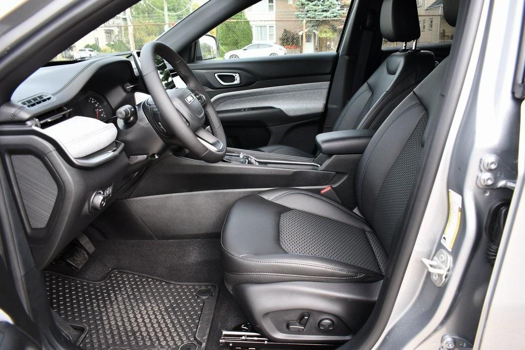 new 2024 Jeep Compass car, priced at $30,001