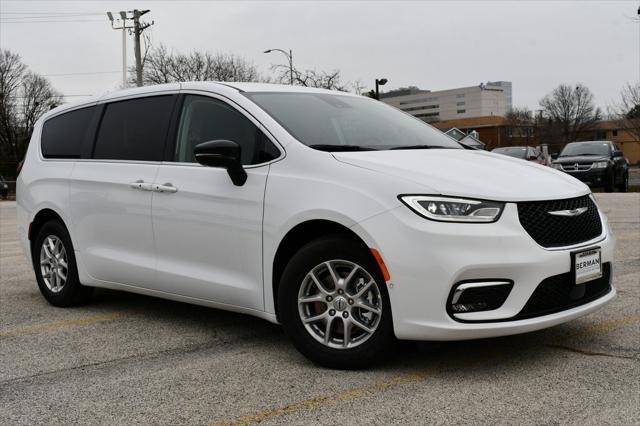 new 2024 Chrysler Pacifica car, priced at $39,897