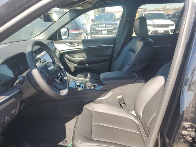 new 2025 Jeep Grand Cherokee car, priced at $43,655