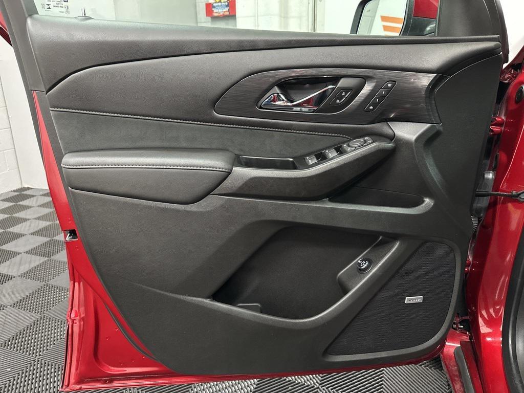 used 2023 Chevrolet Traverse car, priced at $34,495