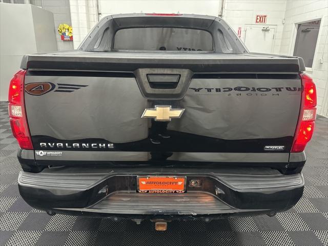 used 2008 Chevrolet Avalanche car, priced at $9,000