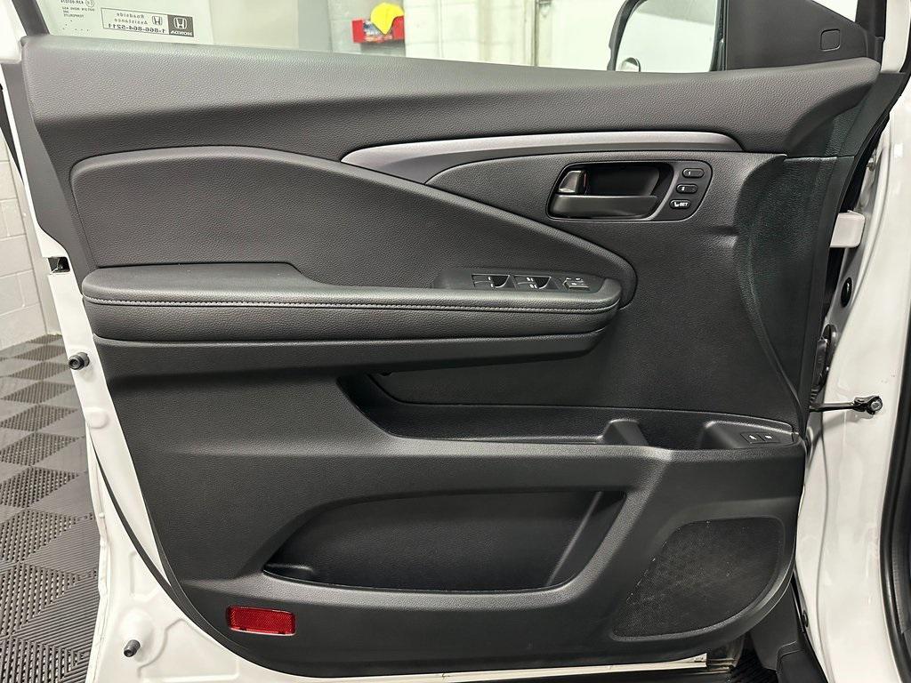 used 2025 Honda Passport car, priced at $31,500