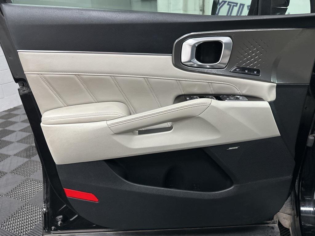 used 2022 Kia Sorento Plug-In Hybrid car, priced at $28,000