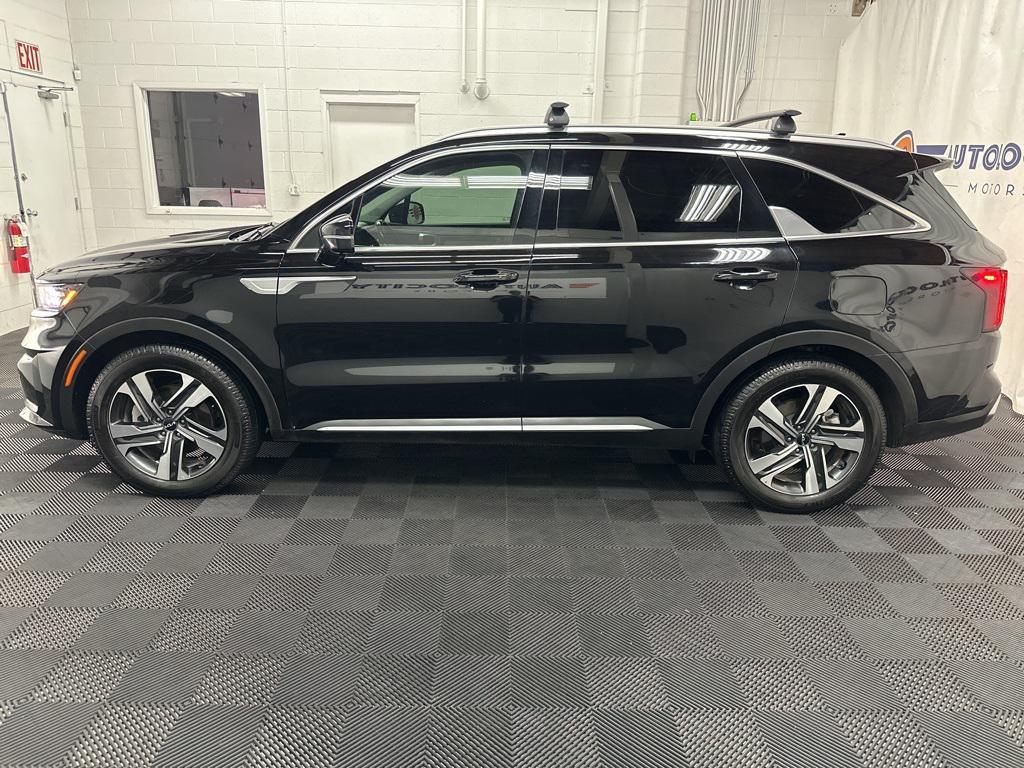used 2022 Kia Sorento Plug-In Hybrid car, priced at $28,000