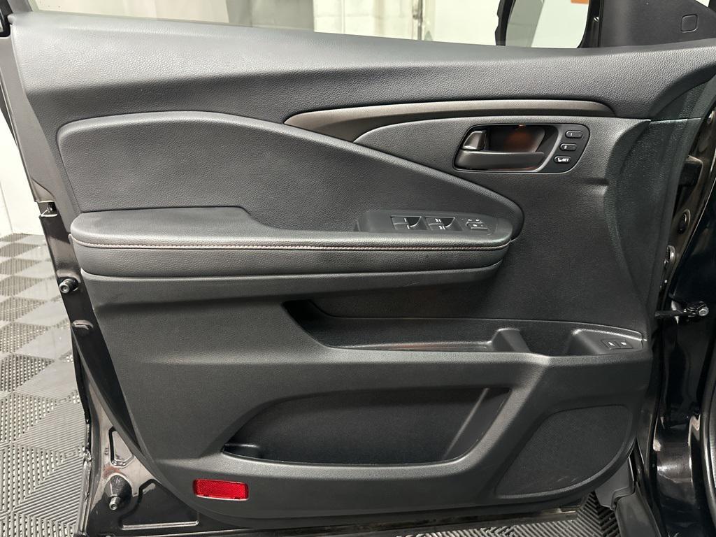 used 2025 Honda Passport car, priced at $34,500
