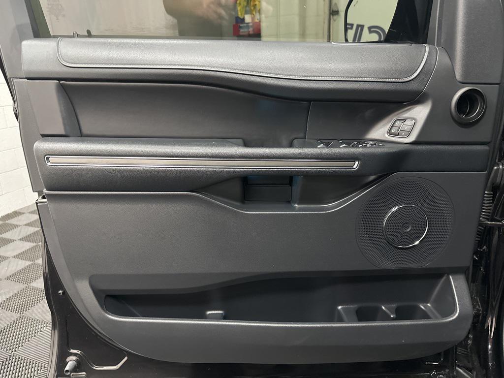 used 2024 Ford Expedition car, priced at $41,500