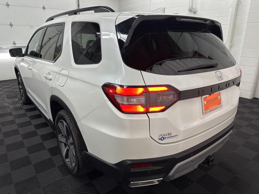 used 2024 Honda Pilot car, priced at $38,000