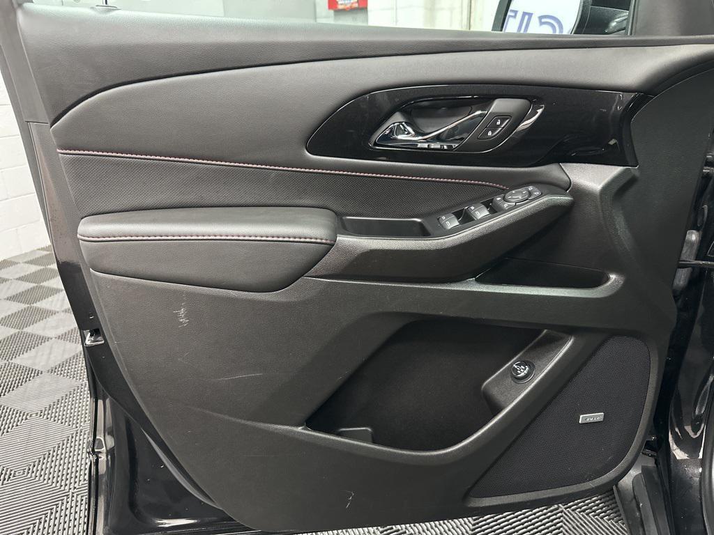 used 2023 Chevrolet Traverse car, priced at $32,495
