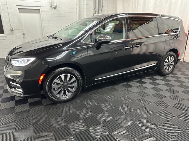 used 2023 Chrysler Pacifica Hybrid car, priced at $32,000