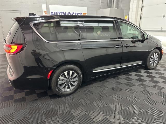 used 2023 Chrysler Pacifica Hybrid car, priced at $32,000