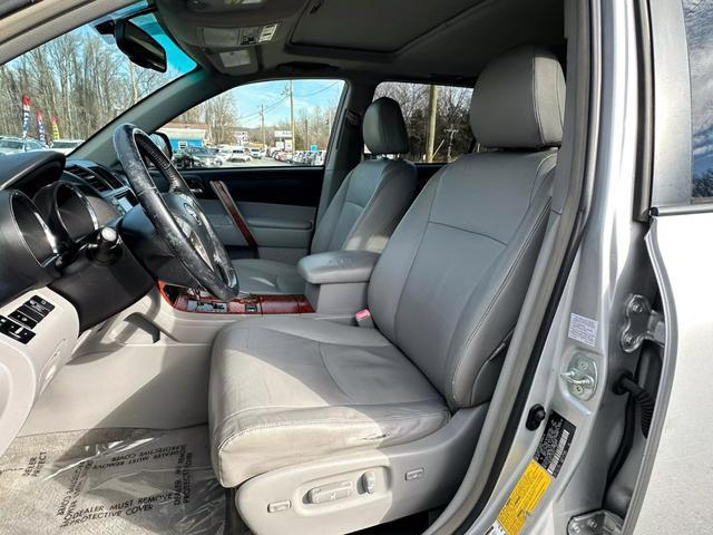 used 2008 Toyota Highlander car, priced at $6,990