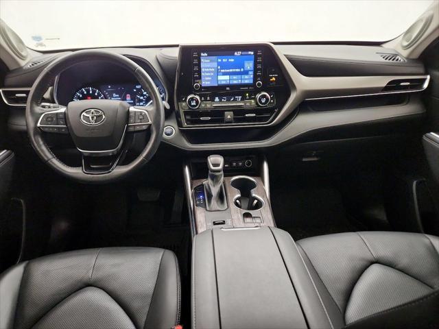 used 2021 Toyota Highlander car, priced at $34,998