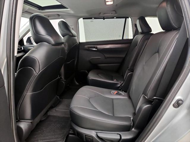used 2021 Toyota Highlander car, priced at $34,998