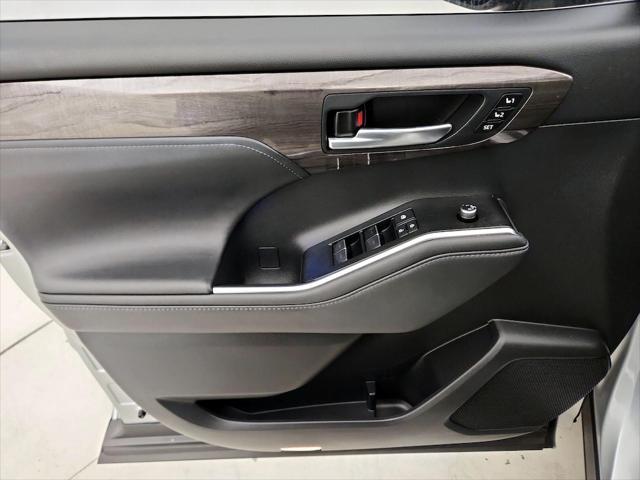 used 2021 Toyota Highlander car, priced at $34,998