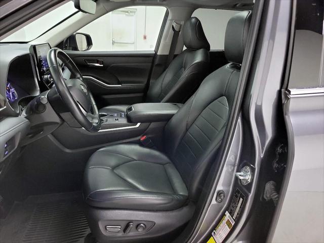 used 2022 Toyota Highlander car, priced at $35,998