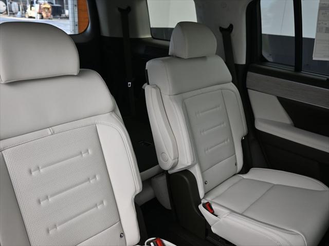 new 2025 Hyundai SANTA FE HEV car, priced at $45,326