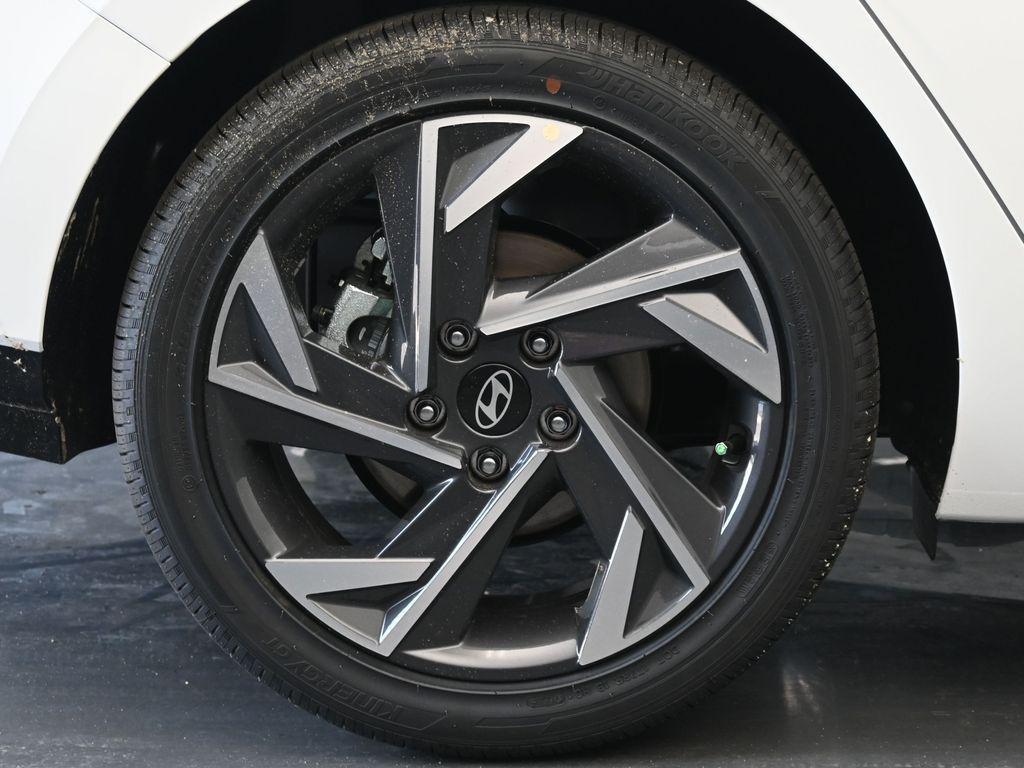 new 2025 Hyundai Elantra car, priced at $25,921