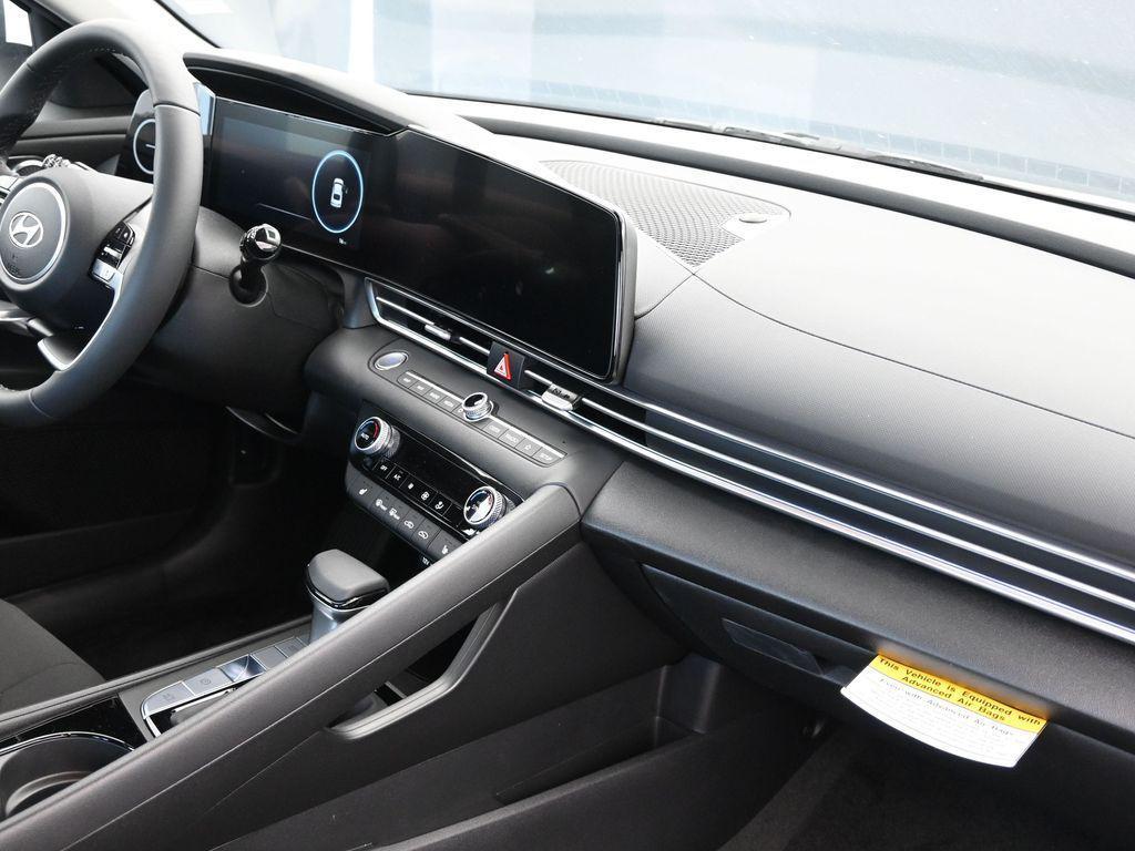 new 2025 Hyundai Elantra car, priced at $25,921