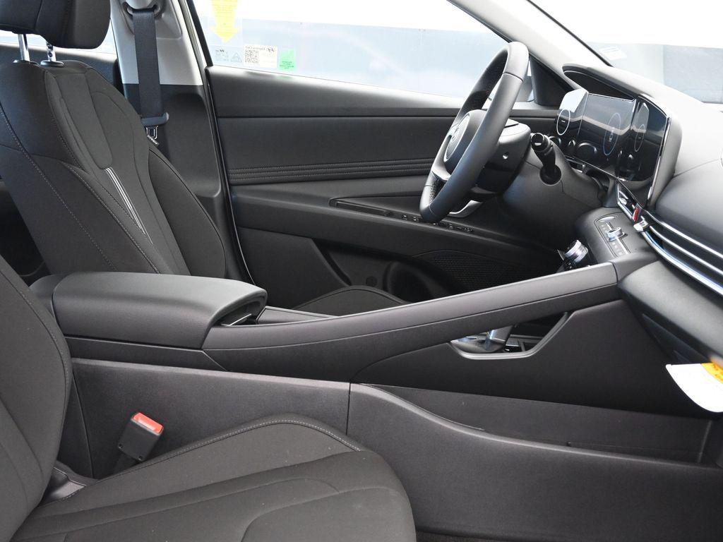 new 2025 Hyundai Elantra car, priced at $25,921