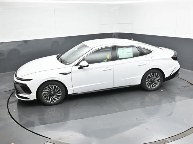 new 2025 Hyundai Sonata Hybrid car, priced at $31,819