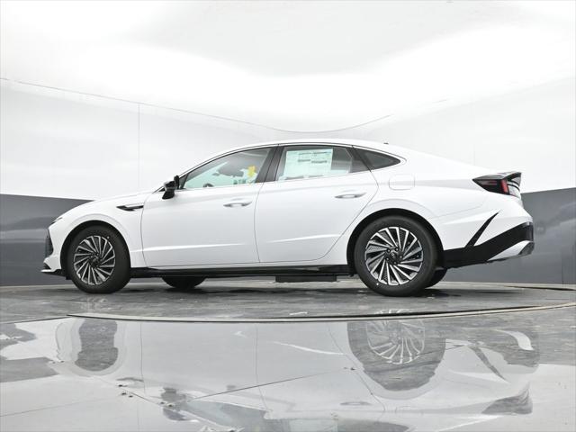 new 2025 Hyundai Sonata Hybrid car, priced at $31,819