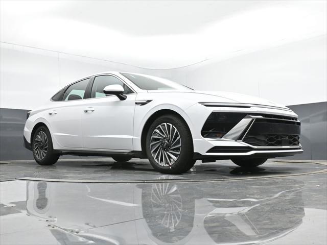 new 2025 Hyundai Sonata Hybrid car, priced at $32,069