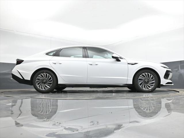 new 2025 Hyundai Sonata Hybrid car, priced at $31,819