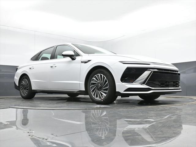new 2025 Hyundai Sonata Hybrid car, priced at $31,819