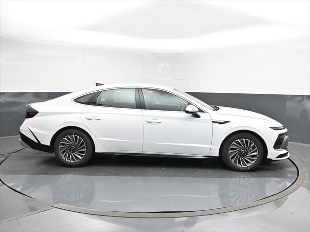 new 2025 Hyundai Sonata Hybrid car, priced at $32,069