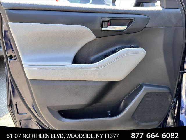 used 2022 Toyota Highlander car, priced at $34,500