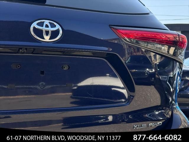used 2022 Toyota Highlander car, priced at $34,500