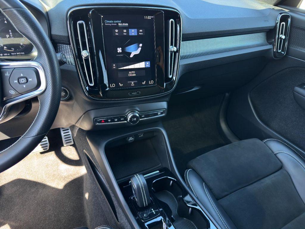 used 2021 Volvo XC40 car, priced at $21,799