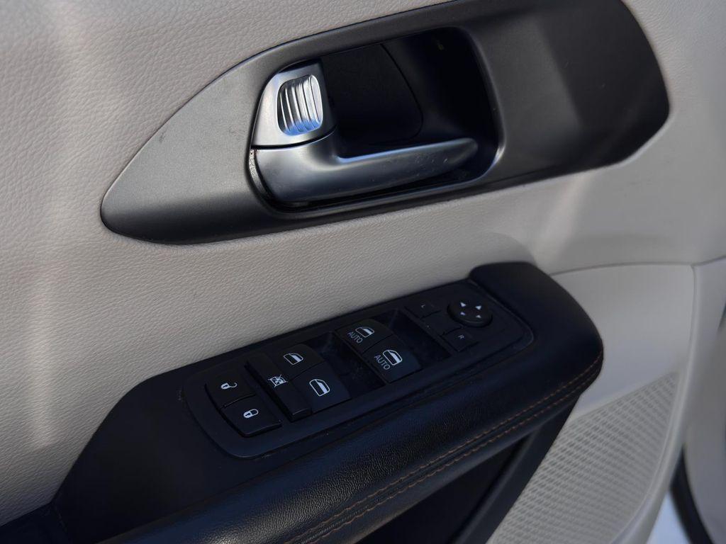 used 2020 Chrysler Pacifica car, priced at $17,195