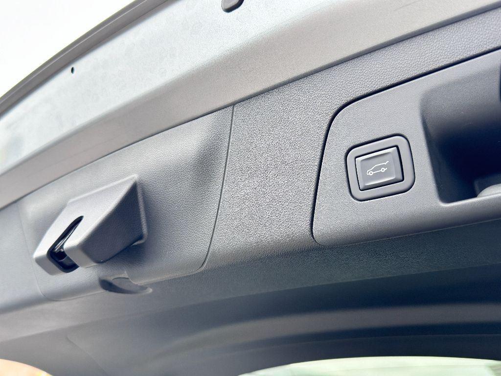 used 2023 Buick Envision car, priced at $28,599