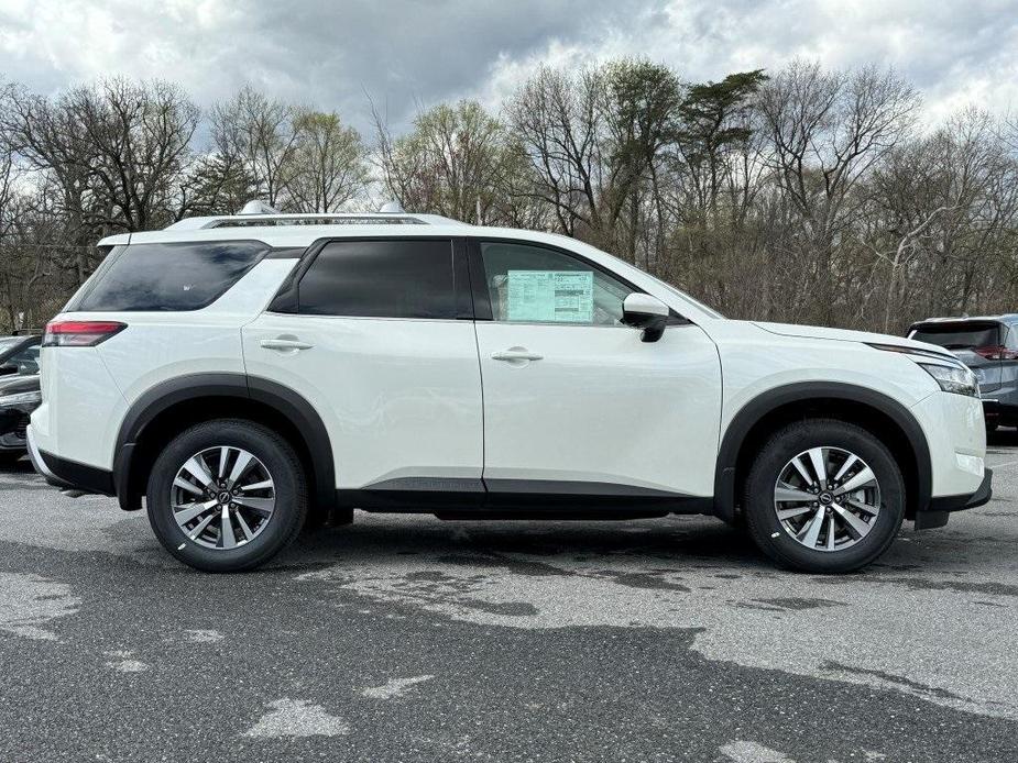 new 2024 Nissan Pathfinder car, priced at $40,882