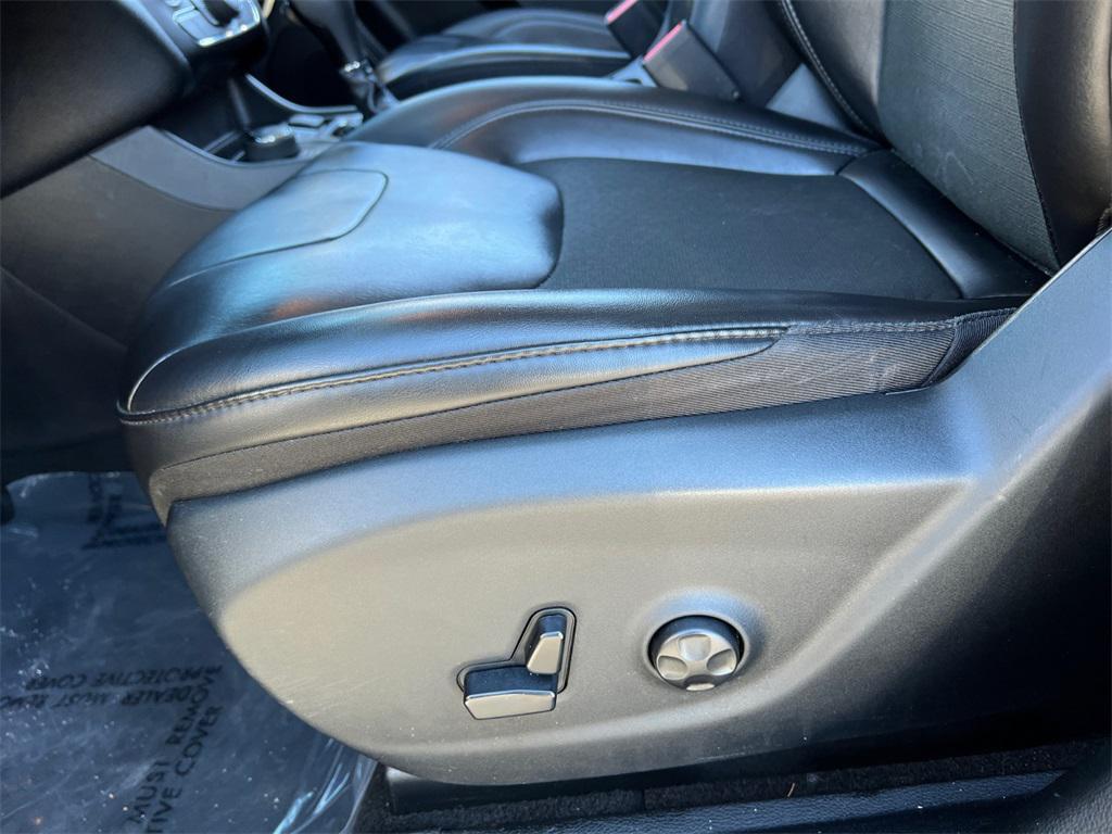 used 2020 Jeep Cherokee car, priced at $16,526