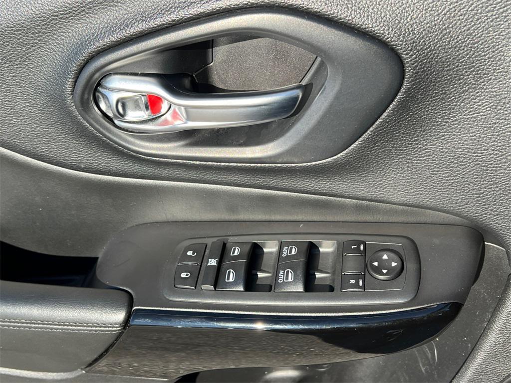 used 2020 Jeep Cherokee car, priced at $16,526