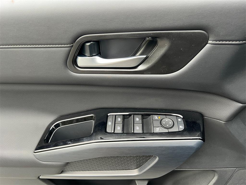 new 2025 Nissan Pathfinder car, priced at $43,235