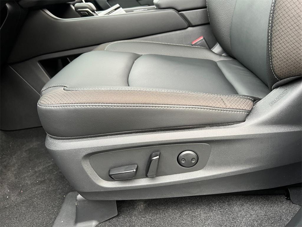 new 2025 Nissan Pathfinder car, priced at $43,235