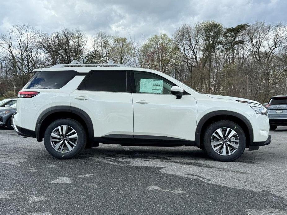 new 2024 Nissan Pathfinder car, priced at $40,882
