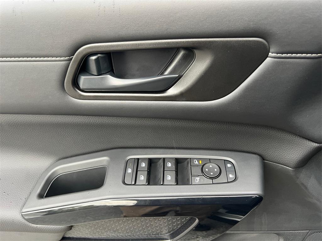 new 2025 Nissan Pathfinder car, priced at $40,360