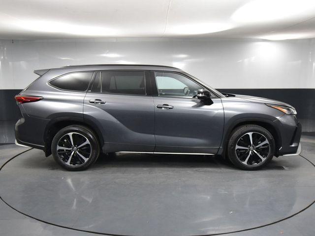 used 2022 Toyota Highlander car, priced at $41,500