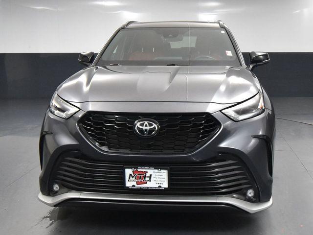 used 2022 Toyota Highlander car, priced at $41,500
